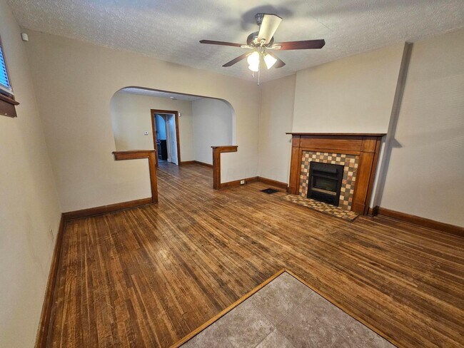 Building Photo - 1204 Oakwood Ave