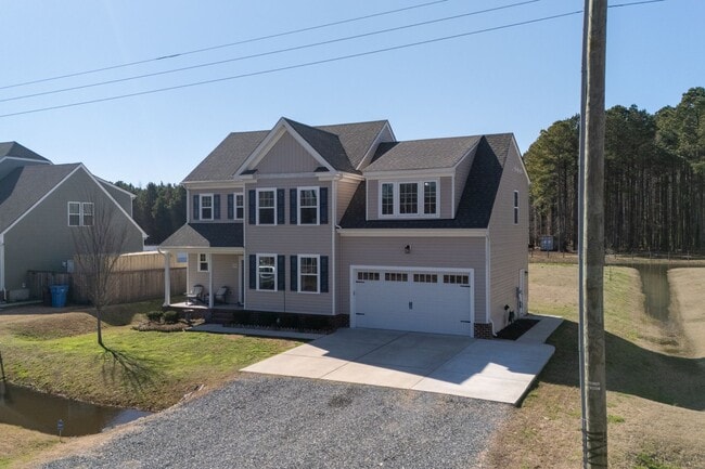 Building Photo - Hickory Half Acre with 4 beds 2.5 baths