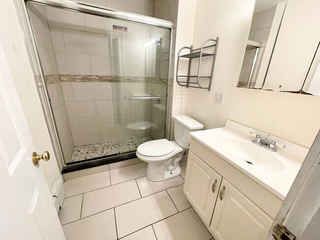 Building Photo - 4 Bedroom 6 min Walk from the Green Line