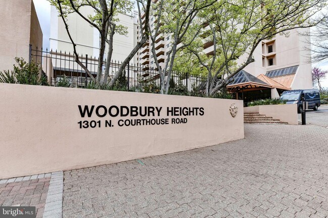 Foto del edificio - Urban Living at Its Finest: Spacious 2BR, 2BA Condo in Courthouse