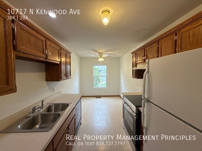 Building Photo - 10717 N Kenwood Ave