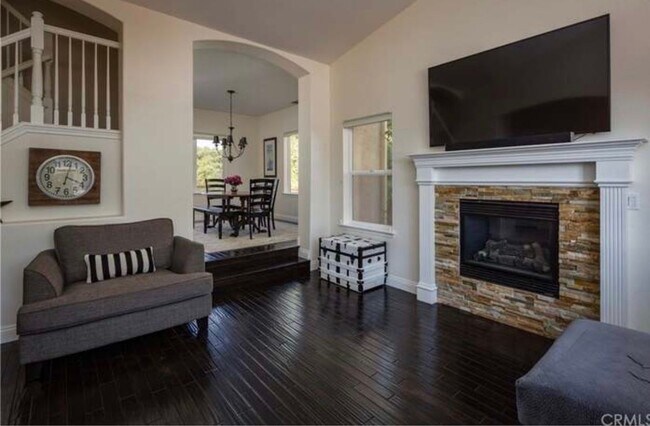 Building Photo - 3 br, 2.5 bath House - 142 Via Camelia