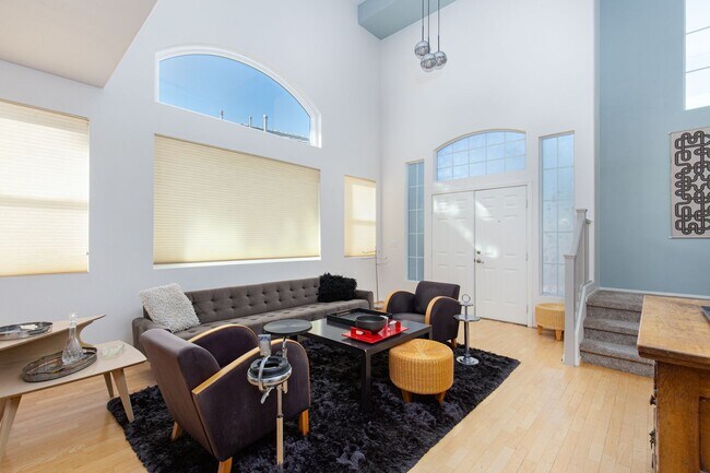 Foto del edificio - Fully Furnished Home in Green Valley Ranch – Move-In Ready