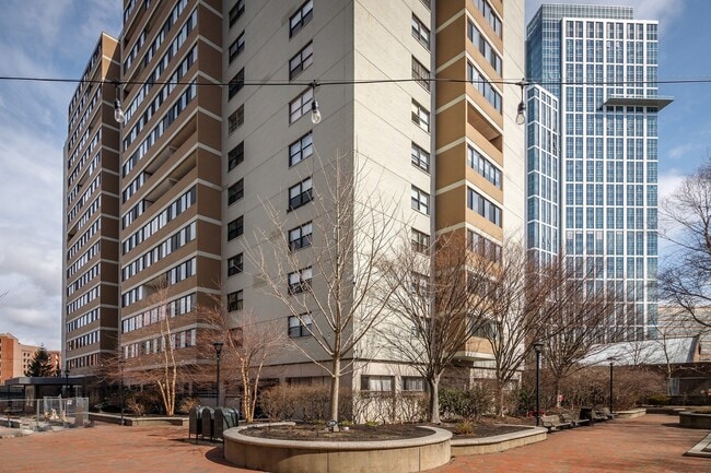 Building Photo - 6 Whittier Pl