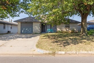 Building Photo - 1405 SW 77th Terrace