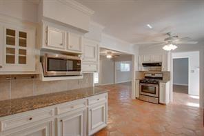 Building Photo - 10010 Westview Dr