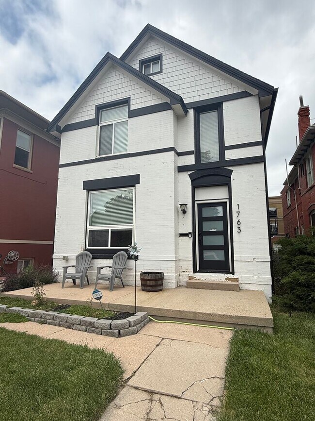 Building Photo - Modern 3-Bedroom Retreat in the Heart of C...