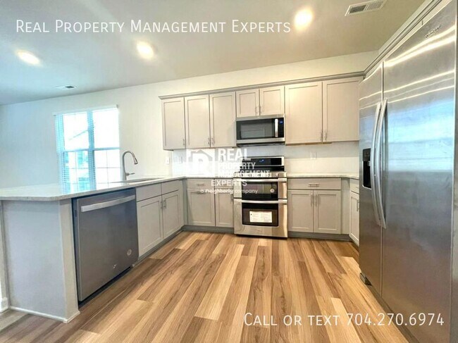Building Photo - New Construction End Unit Townhouse!