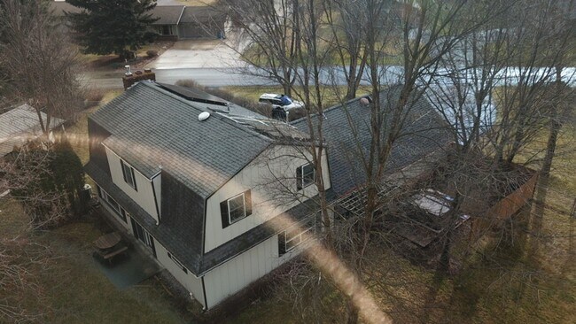 Foto del edificio - Spacious 4BR, 2.5BA home on 1.3 acres in Orchard Homes