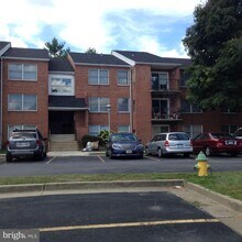 Building Photo - 400 Chapel Ct