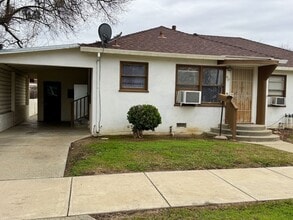 Building Photo - 462 S Shasta St