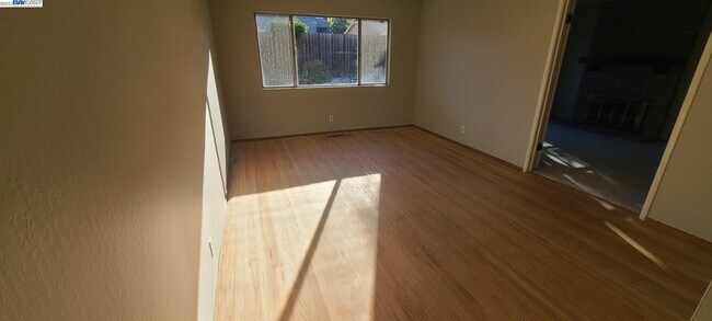 Building Photo - 375 Virginia Dr