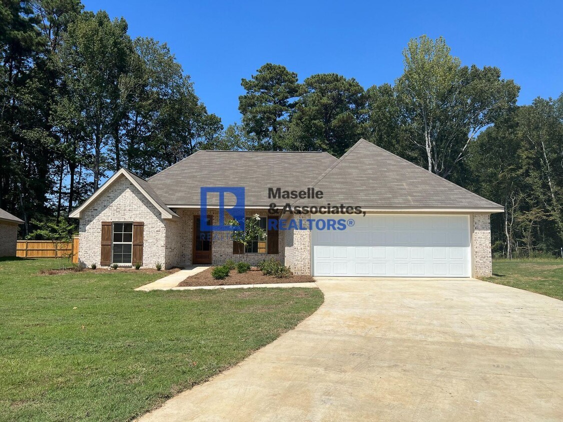 Foto principal - 4 Bed/2 Bath Home in Pearl in Silver Ridge