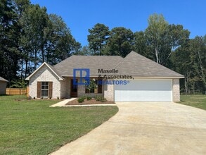 Building Photo - 523 Silver Hill Dr