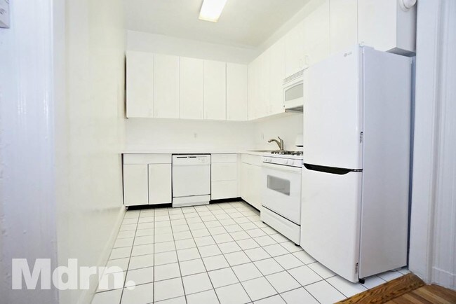 Building Photo - 44 W 56th St