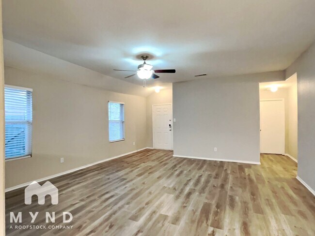 Building Photo - 4613 Redbud Dr