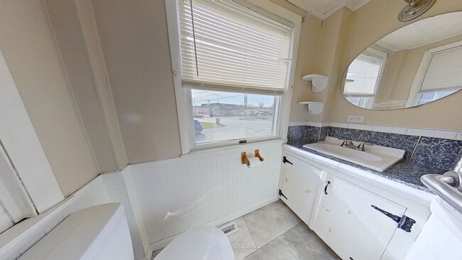 Building Photo - Single-Family 2-Story Home with Utilities Included