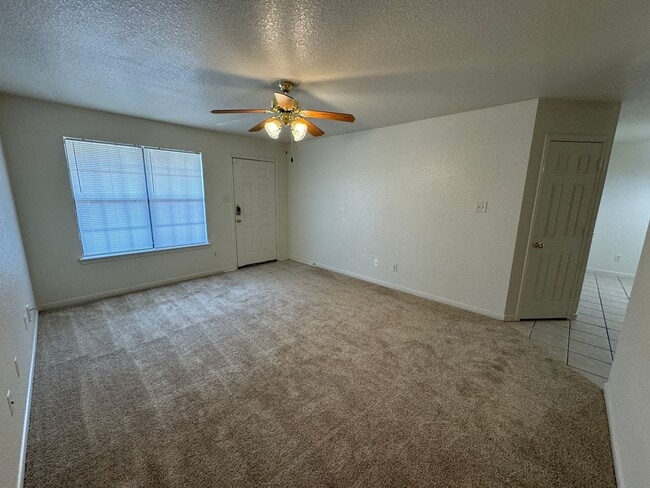 Foto del edificio - 311 Cedar Ridge Dr