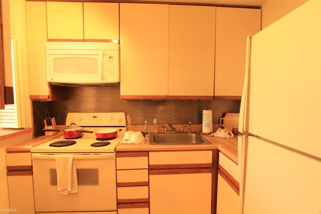 Building Photo - 1 br, 1 bath  - 88 W Schiller St Apt 405