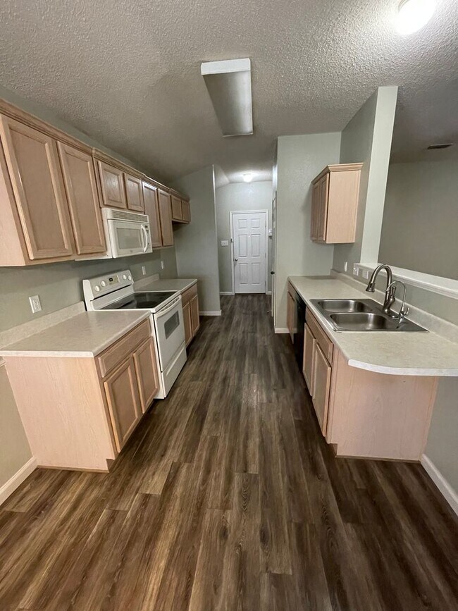 Foto del edificio - Beautiful well kept 3/2 located in South L...