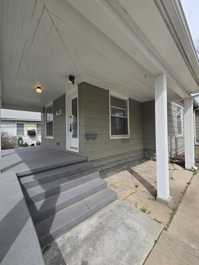 Foto del edificio - 250 Millwood N