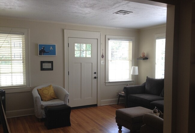 Foto del edificio - 2171 College St