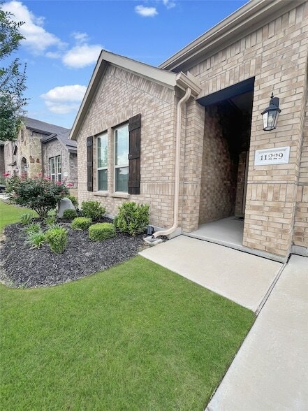 Photo - 11229 Yellow Rose Wy House