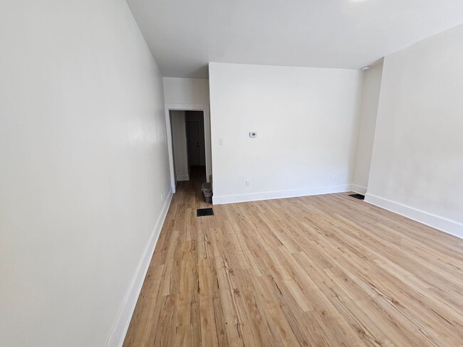 Foto del edificio - Fully Rehabbed 2 bedroom Townhome for Rent !