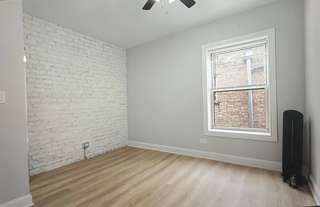 Building Photo - 1633 W Chase Ave