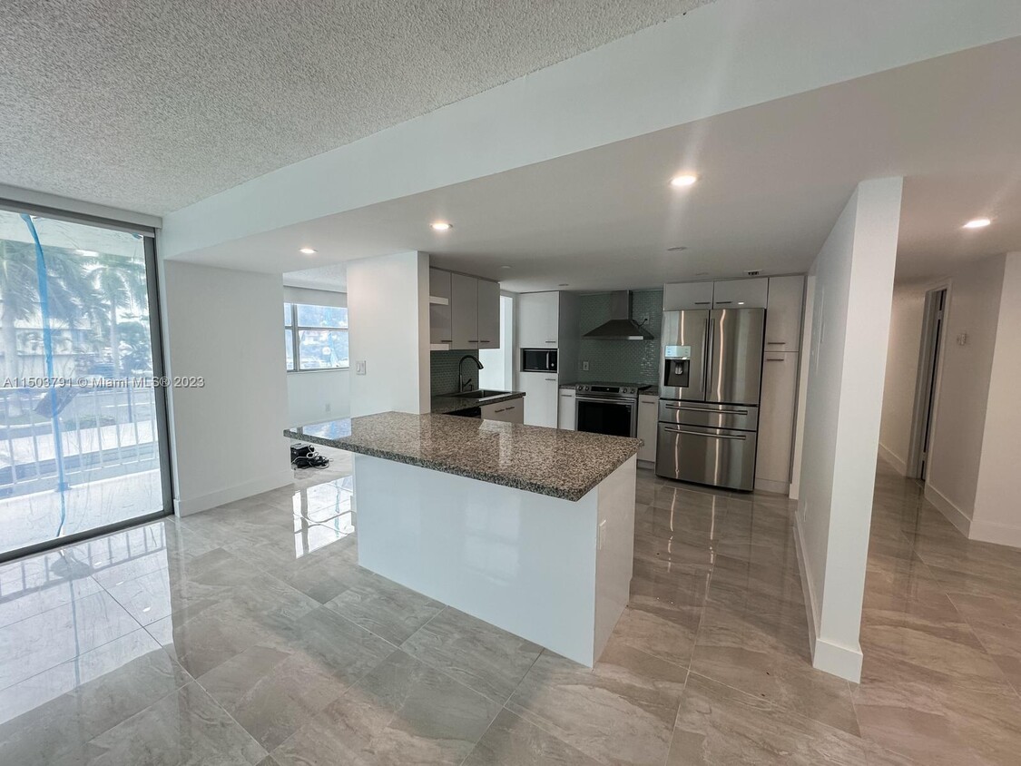 Foto principal - 16546 NE 26th Ave