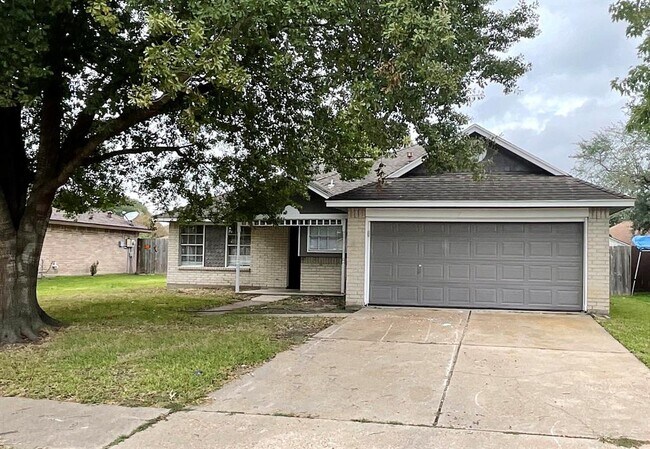 Building Photo - 1405 Hoover Dr