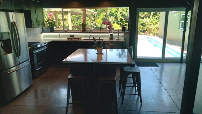 Foto del edificio - 8329 Wren Rd