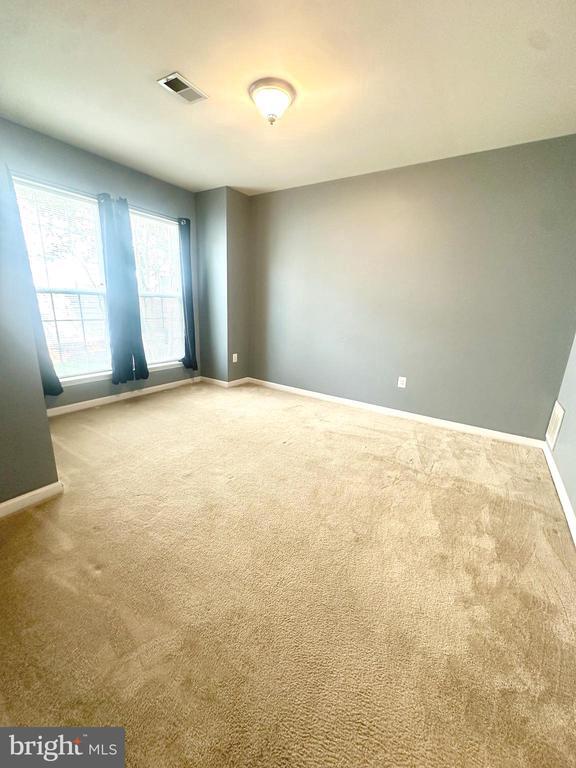 Building Photo - 19 Steeplechase Dr