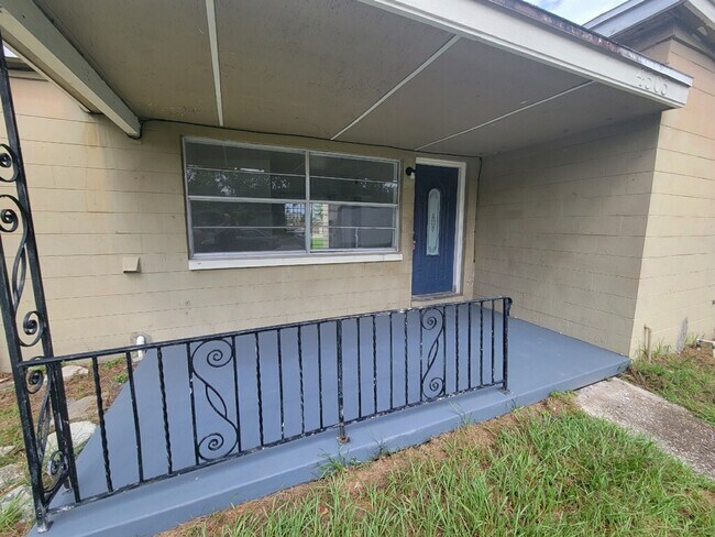 Foto del edificio - 4505 Lake Lawne Ave