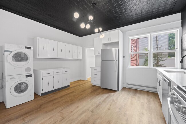 Foto del edificio - 342 Bramhall Ave