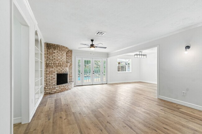 Building Photo - 606 Orangewood Dr