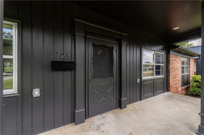 Foto del edificio - 723 SE 8th St