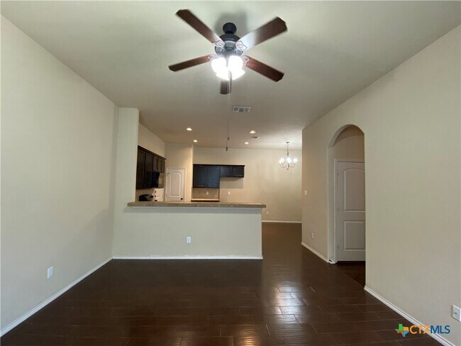 Building Photo - 506 Creekside Cir