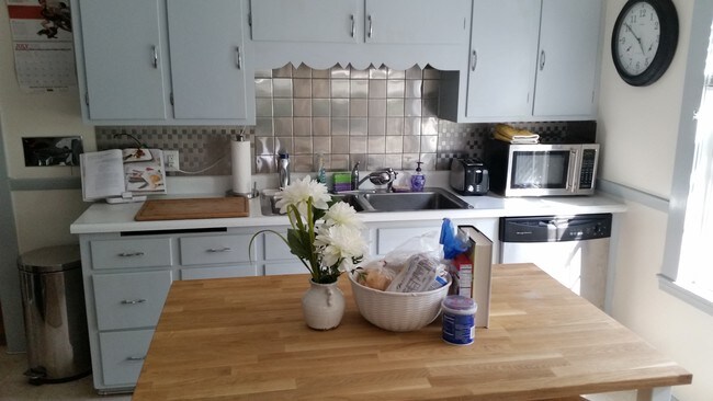 Building Photo - 43 Evergreen Ave