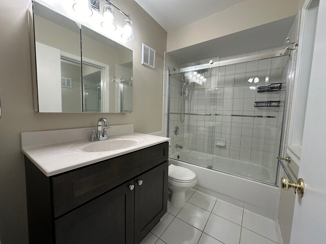 Primary Photo - 8101 Kingsway Ct
