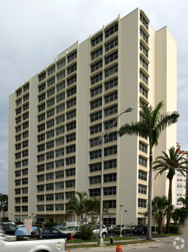 Foto del edificio - St Andrews Residence Of Palm Beach