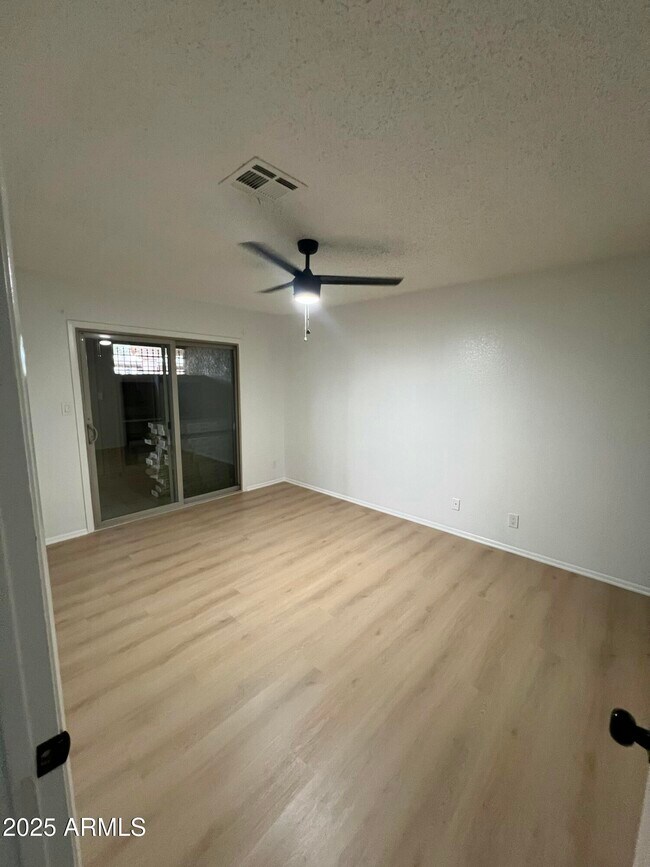 Foto del edificio - 97 N Cooper Rd