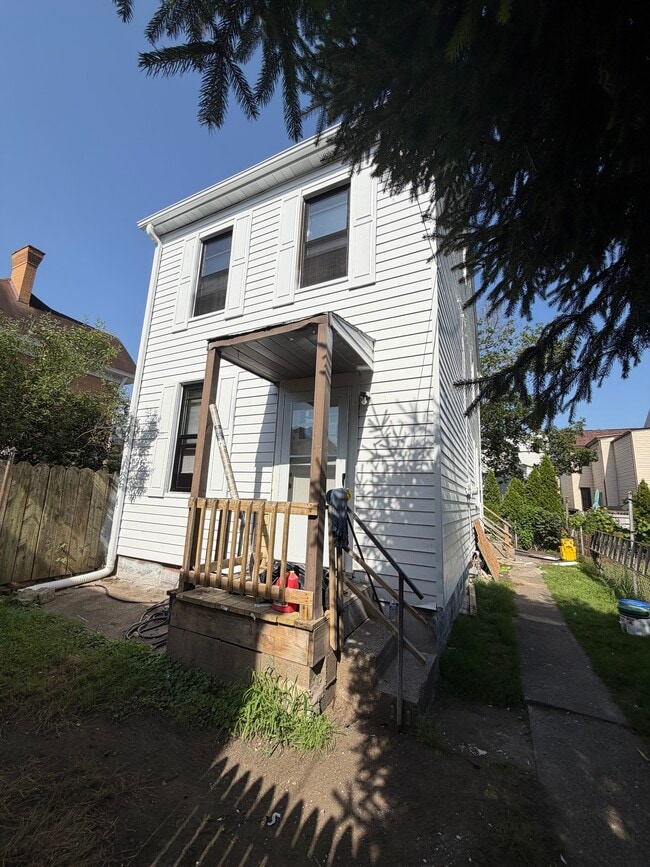 Building Photo - 209 21st St
