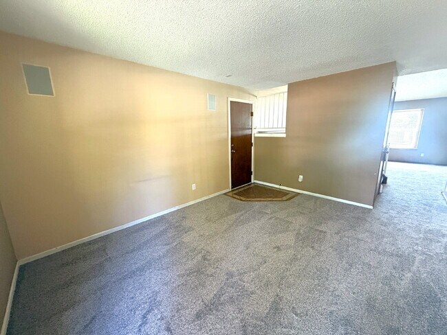 Foto del edificio - Wonderful 2 Bedroom and Loft on Large Lot and Backs to Open Space!