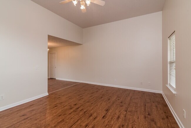 Foto del edificio - 202 Zenith Ct
