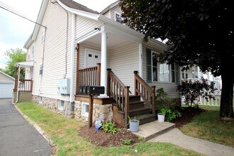 Building Photo - 67 Scofield Ave