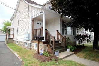 Building Photo - 67 Scofield Ave