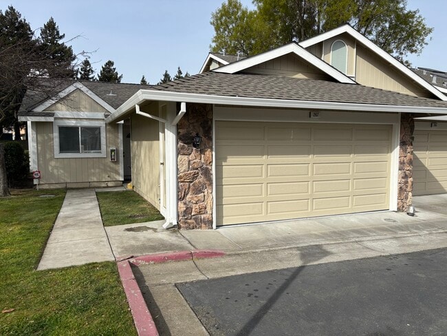 Building Photo - 267 S Wildwood