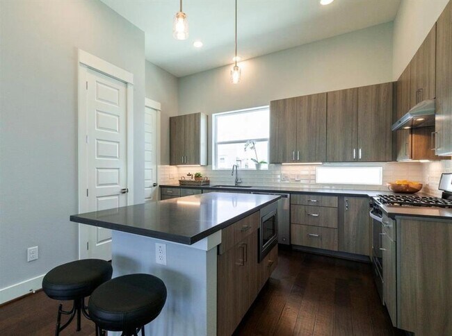 Foto del edificio - 6344 Culberson St