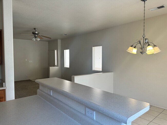 Foto del edificio - 5647 Valle Alegre Pl NW